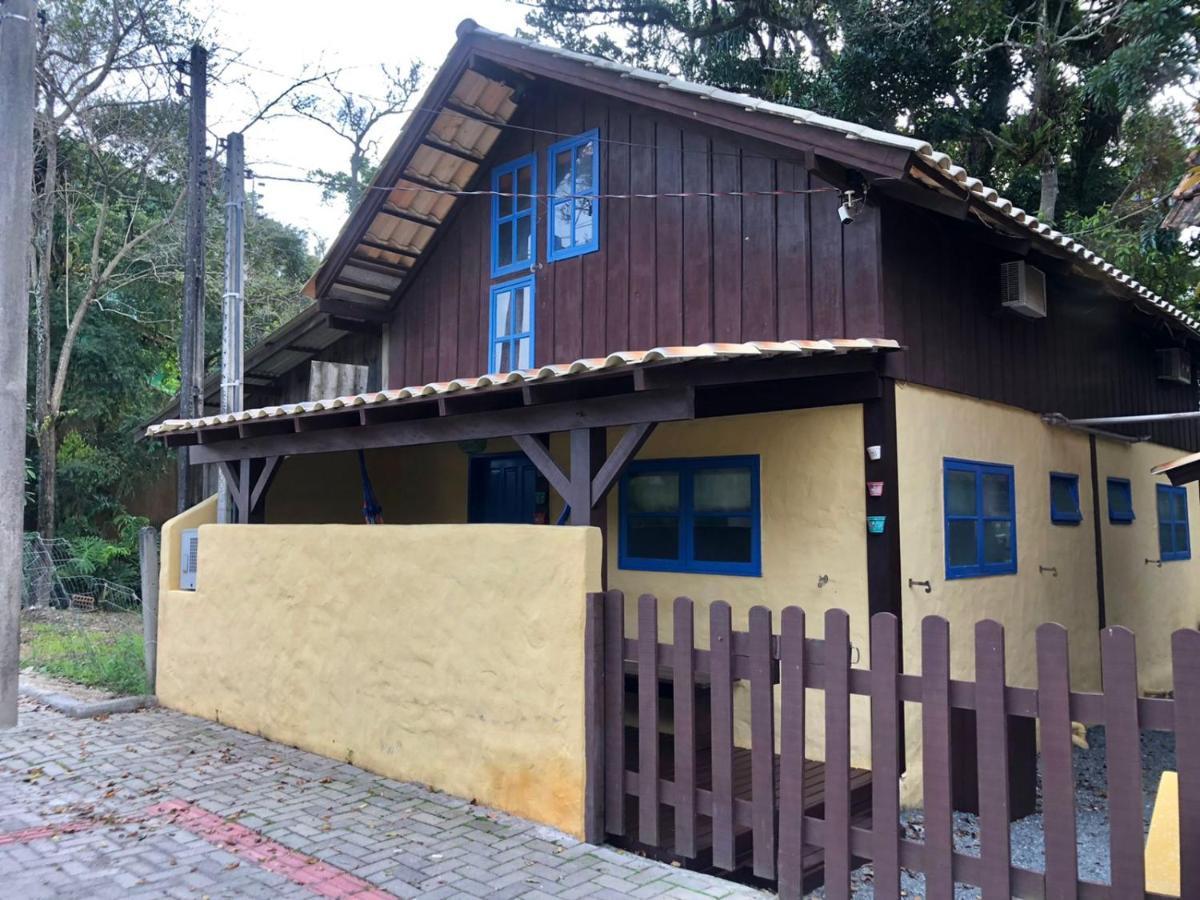 Chales No Centro De Bombinhas Exteriör bild