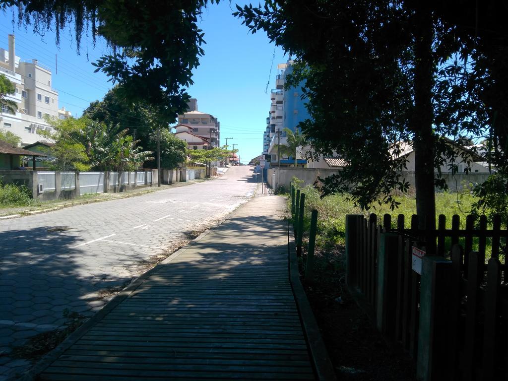 Chales No Centro De Bombinhas Exteriör bild